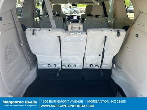 Used 2021 Chrysler Pacifica Touring-L w/ Uconnect Theater Family Group FWD image 35
