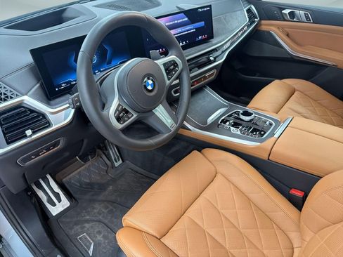 Certified 2024 BMW X7 xDrive40i w/ M Sport Package AWD/4WD image 4