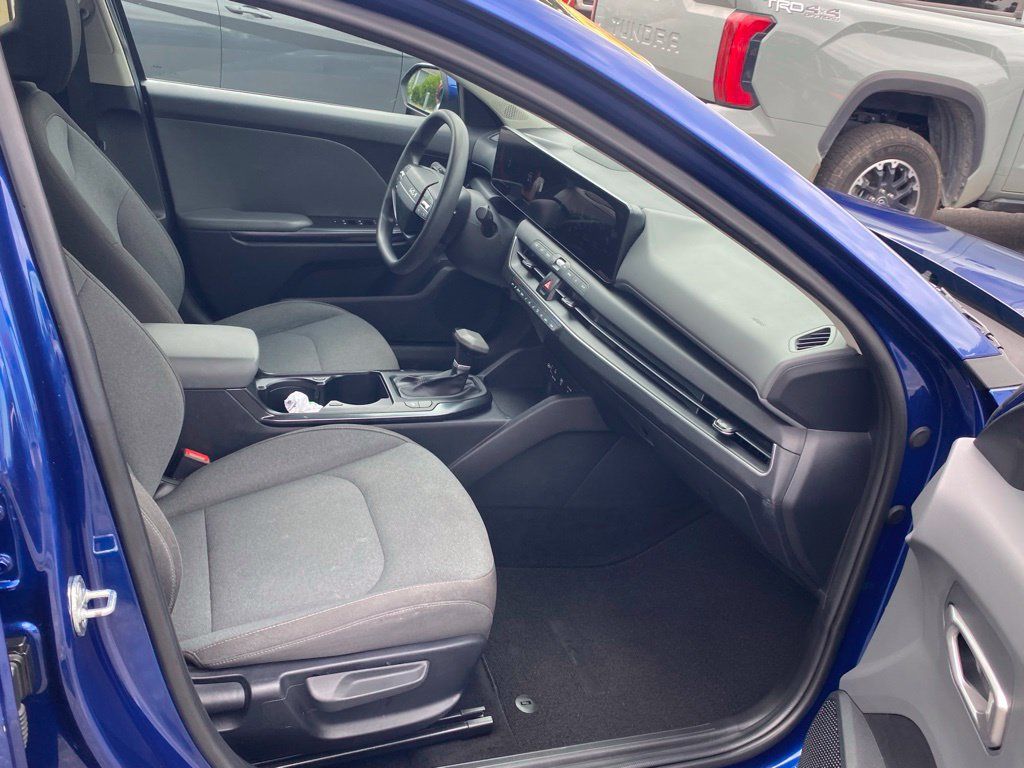 Used 2025 Kia K4 FWD image 16