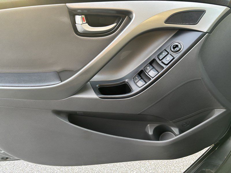 Used 2014 Hyundai Elantra Limited w/ Option Group 03 FWD image 16