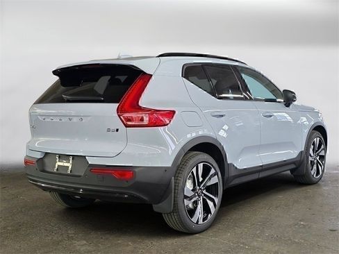 New 2026 Volvo XC40 B5 Ultra w/ Climate Package image 3