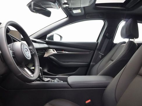 New 2025 MAZDA MAZDA3 Hatchback w/Premium Plus Pkg image 13