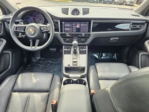 Used 2025 Porsche Macan AWD/4WD image 9
