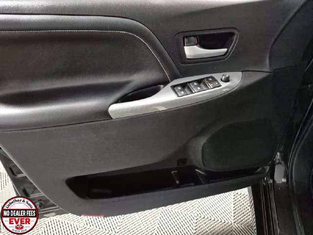 Used 2017 Toyota Sienna SE Premium FWD image 15