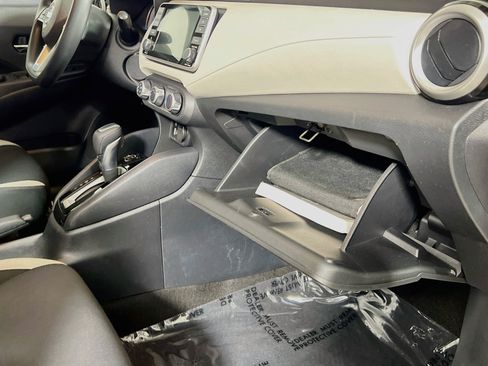 Used 2021 Nissan Versa SV FWD image 35