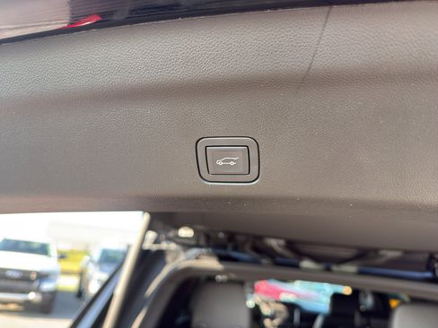 Used 2023 GMC Yukon Denali image 24