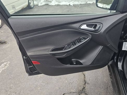Used 2016 Ford Focus SE FWD image 11