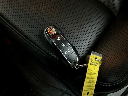 Used 2016 Porsche Macan S image 12