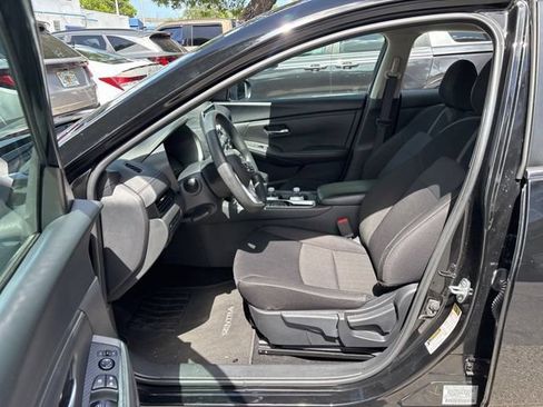 Used 2025 Nissan Sentra SV FWD image 17