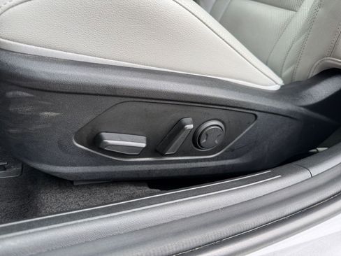 Used 2025 Hyundai Elantra Limited image 23