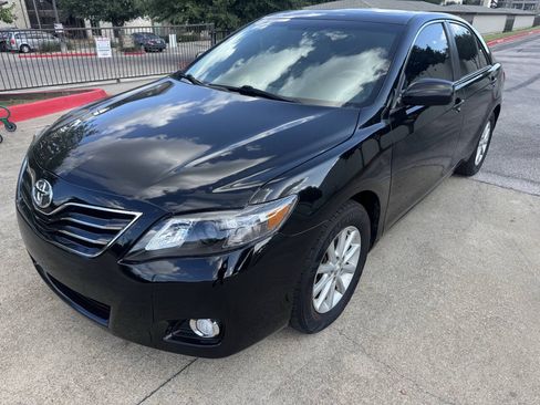 Used 2011 Toyota Camry XLE w/ SE/XLE Extra-Value Pkg FWD image 1