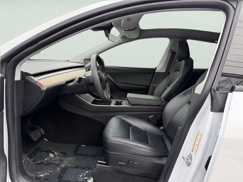 Used 2021 Tesla Model Y Long Range image 14