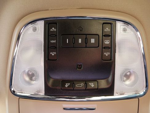 Used 2017 Jeep Grand Cherokee Limited w/ Luxury Group II image 33