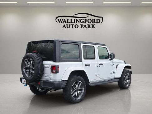 Used 2024 Jeep Wrangler Unlimited w/ Convenience Group AWD/4WD image 5
