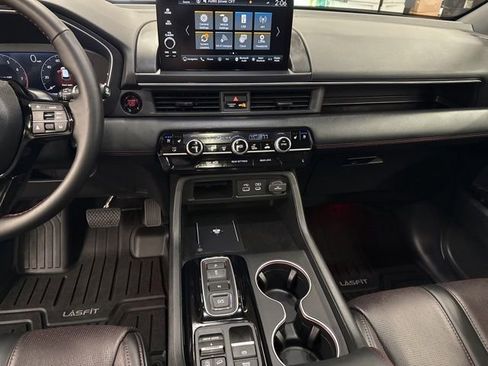 Used 2025 Honda Pilot Black Edition image 19
