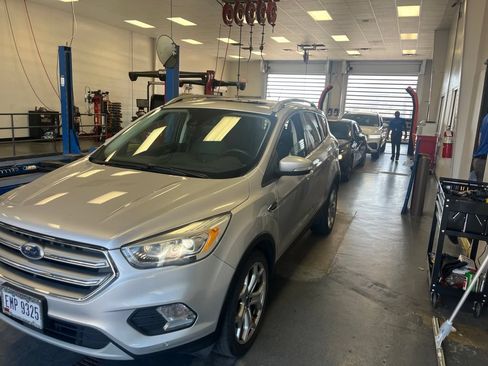 Used 2017 Ford Escape Titanium w/ Equipment Group 301A AWD/4WD image 2