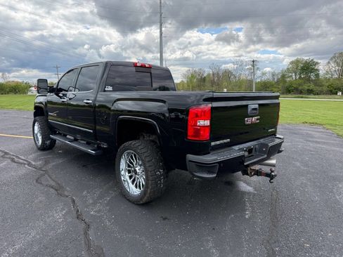 Used 2018 GMC Sierra 2500 Denali w/ Duramax Plus Package AWD/4WD image 9