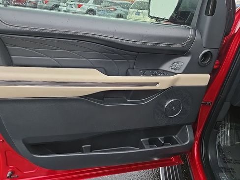 Used 2022 Ford Expedition Platinum image 9