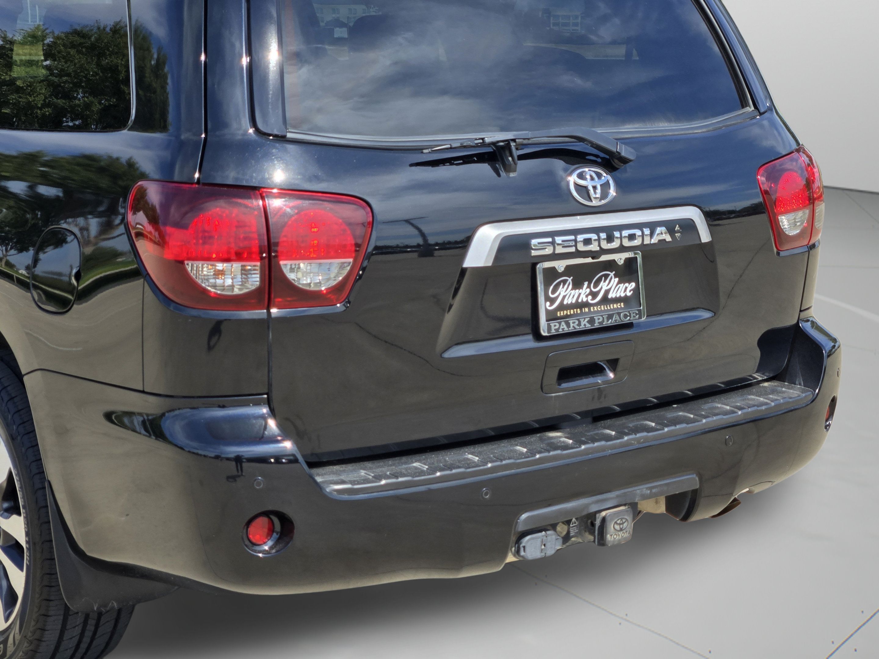 Used 2020 Toyota Sequoia Limited w/ Safety & Convenience Package AWD/4WD image 34