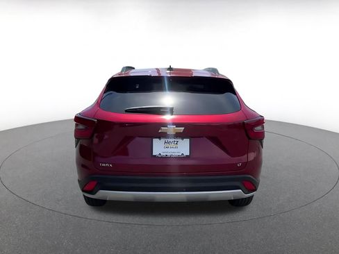 Used 2025 Chevrolet Trax LT FWD image 12