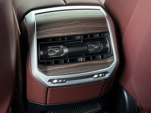 New 2026 BMW 760i xDrive w/ Premium Package image 13