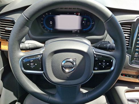 Used 2025 Volvo XC90 T8 Plus image 21
