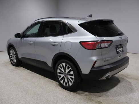 Used 2022 Ford Escape Titanium image 4