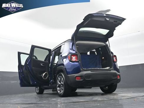Used 2017 Jeep Renegade Latitude FWD image 30