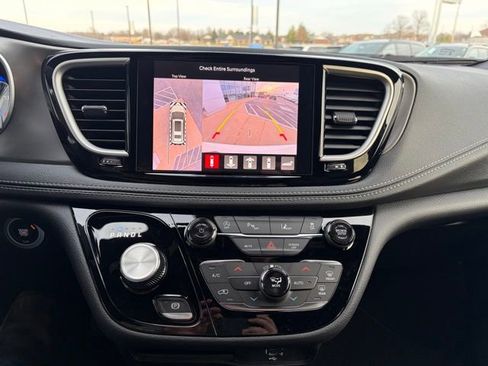 New 2026 Chrysler Pacifica Select w/ S Appearance Package image 18