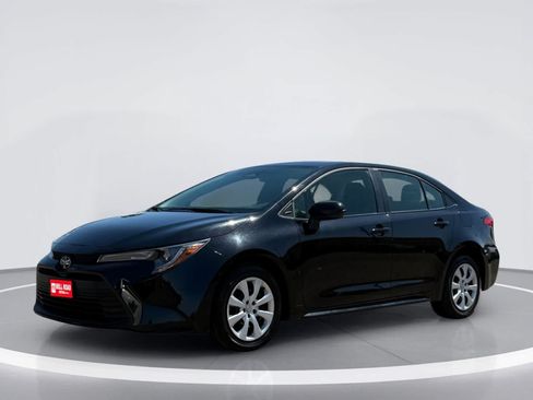 Used 2025 Toyota Corolla LE FWD image 2