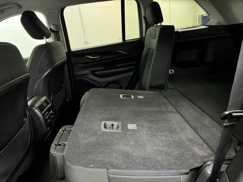 Used 2023 Jeep Grand Cherokee Laredo image 25