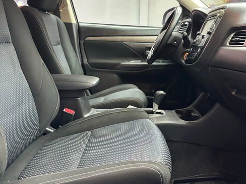 Used 2016 Mitsubishi Outlander ES image 26