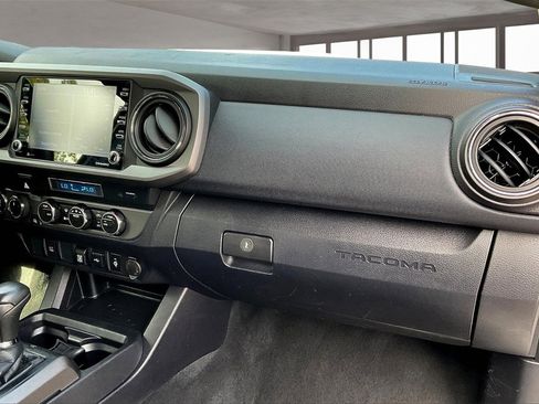 Used 2022 Toyota Tacoma TRD Off-Road image 26