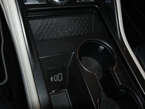 Used 2025 Lincoln Nautilus Premier w/ Equipment Group 102A image 20