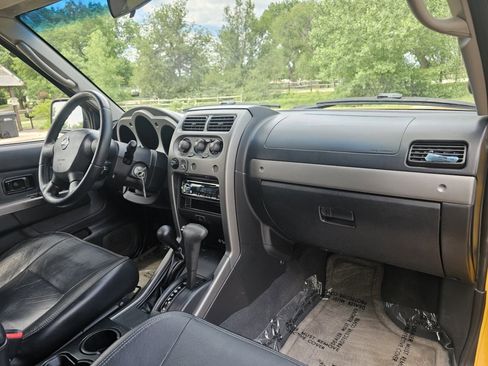 Used 2004 Nissan Xterra SE w/ (LTH) Rugged Leather Pkg AWD/4WD image 37