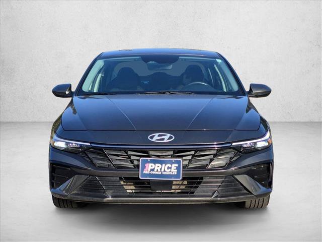 Used 2025 Hyundai Elantra SEL FWD image 2