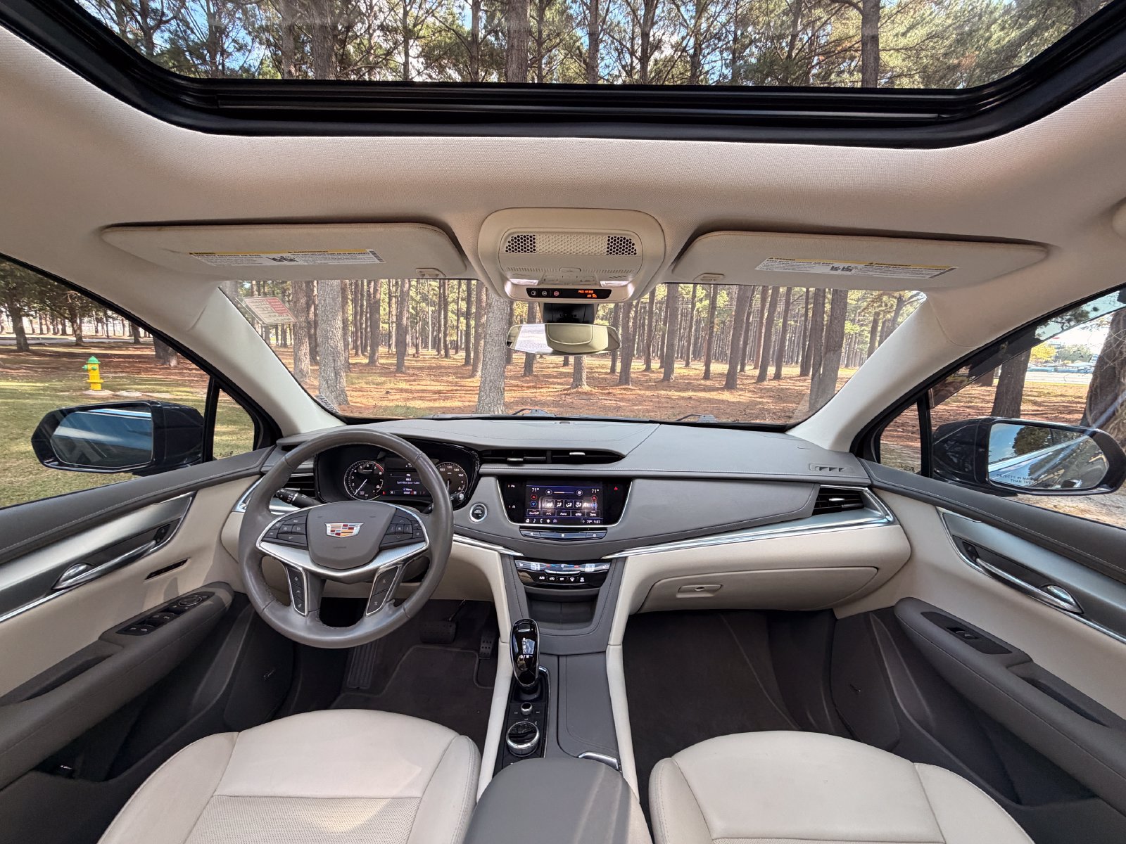 Used 2021 Cadillac XT5 Premium Luxury AWD/4WD image 2
