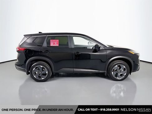 Certified 2025 Nissan Rogue SV FWD image 4