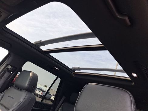 Used 2022 GMC Yukon Denali AWD/4WD image 16