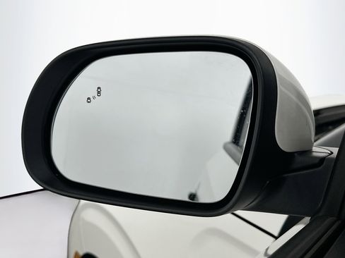 Used 2025 Kia Soul LX w/ LX Technology Package image 16