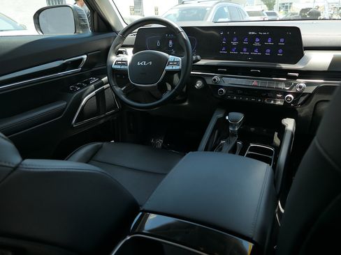 Used 2025 Kia Telluride LX FWD image 26