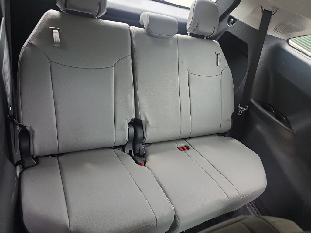 Certified 2026 Toyota Sienna XLE FWD image 17