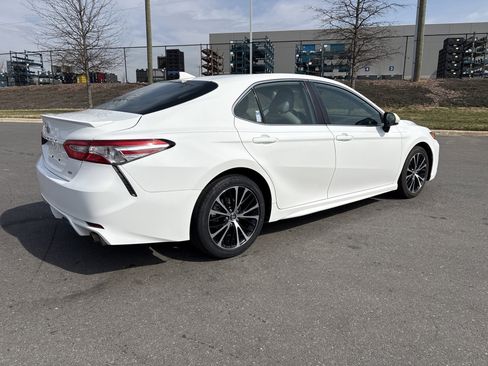 Used 2020 Toyota Camry SE image 9