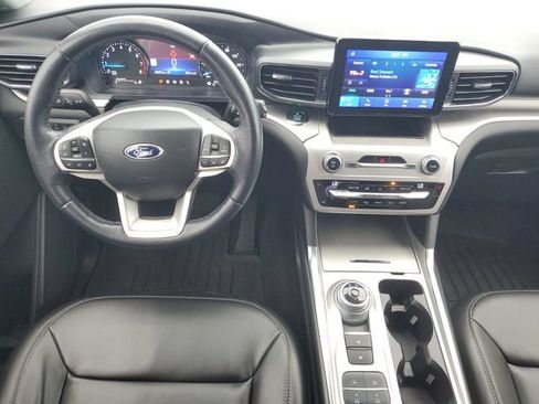 Used 2021 Ford Explorer XLT w/ Equipment Group 202A RWD image 16