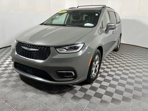 Used 2022 Chrysler Pacifica Limited FWD image 4