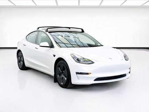 Used 2023 Tesla Model 3 Standard Range RWD image 3