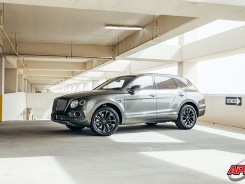 Used 2017 Bentley Bentayga image 21