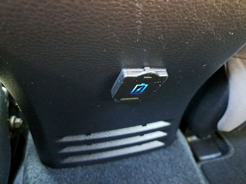 Used 2018 Toyota Tacoma TRD Sport image 9