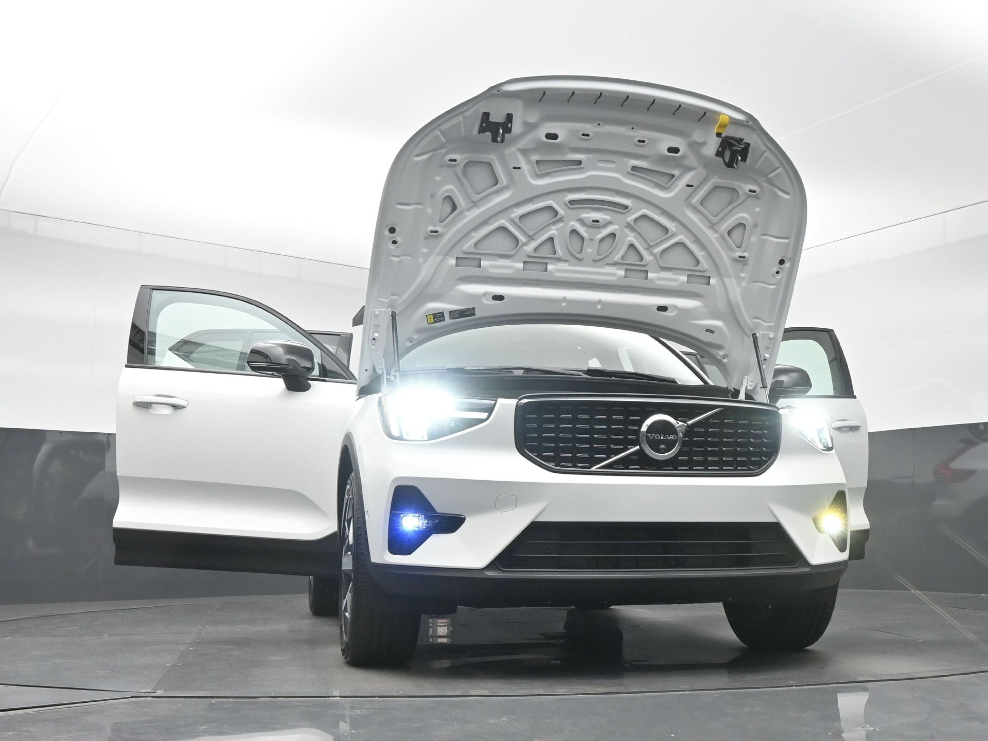 New 2026 Volvo XC40 B4 Plus w/ Protection Package Premier FWD image 53