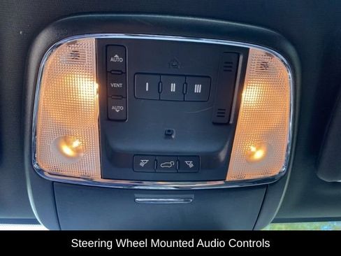 Used 2019 Jeep Grand Cherokee Laredo image 27